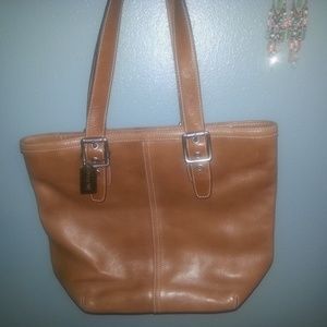 Coach "Hamptons tote" style # 9572/MAKE AN OFFER
